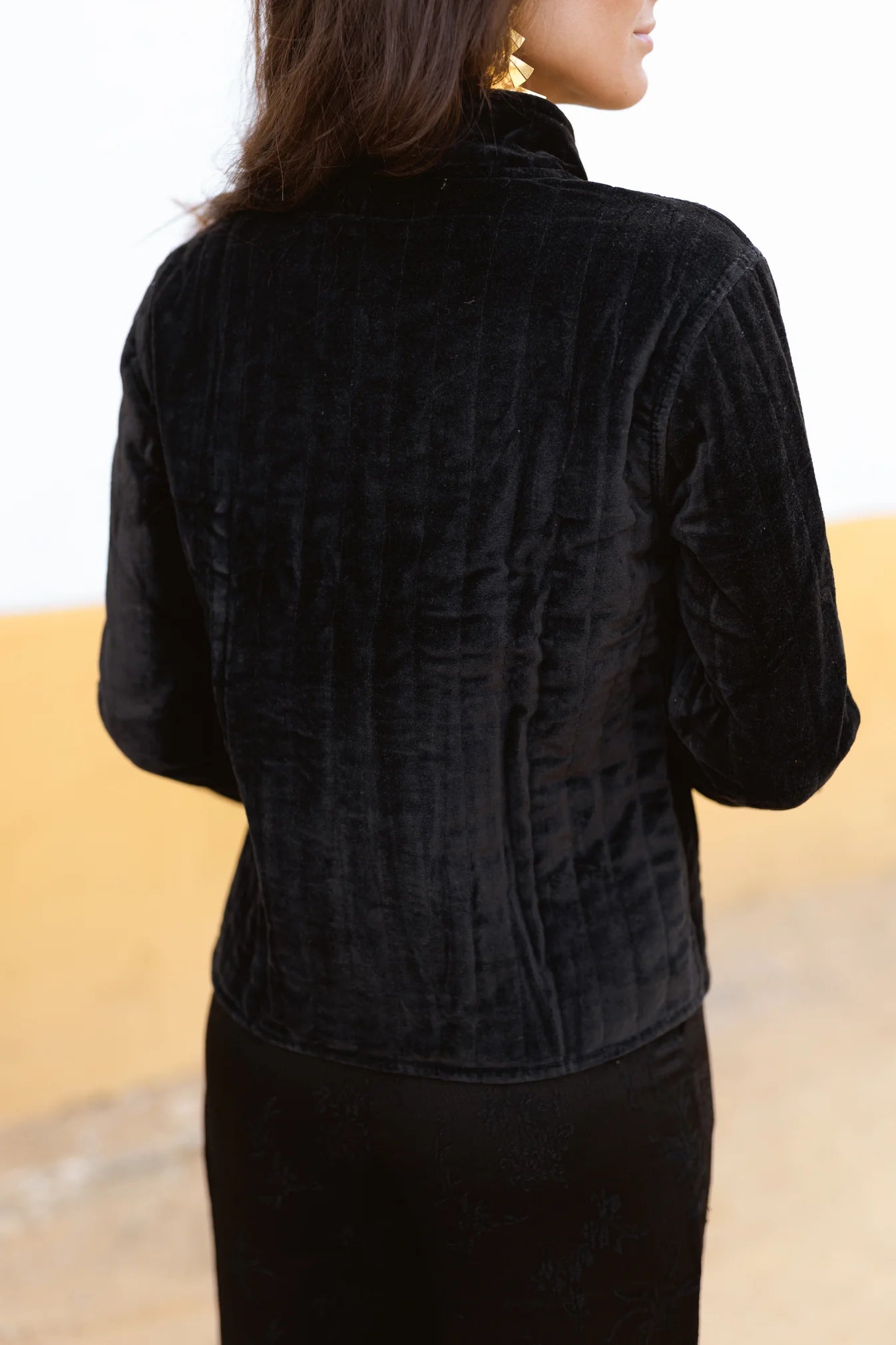 CHAQUETA TERCIOPELO NEGRA Y MOSTAZA