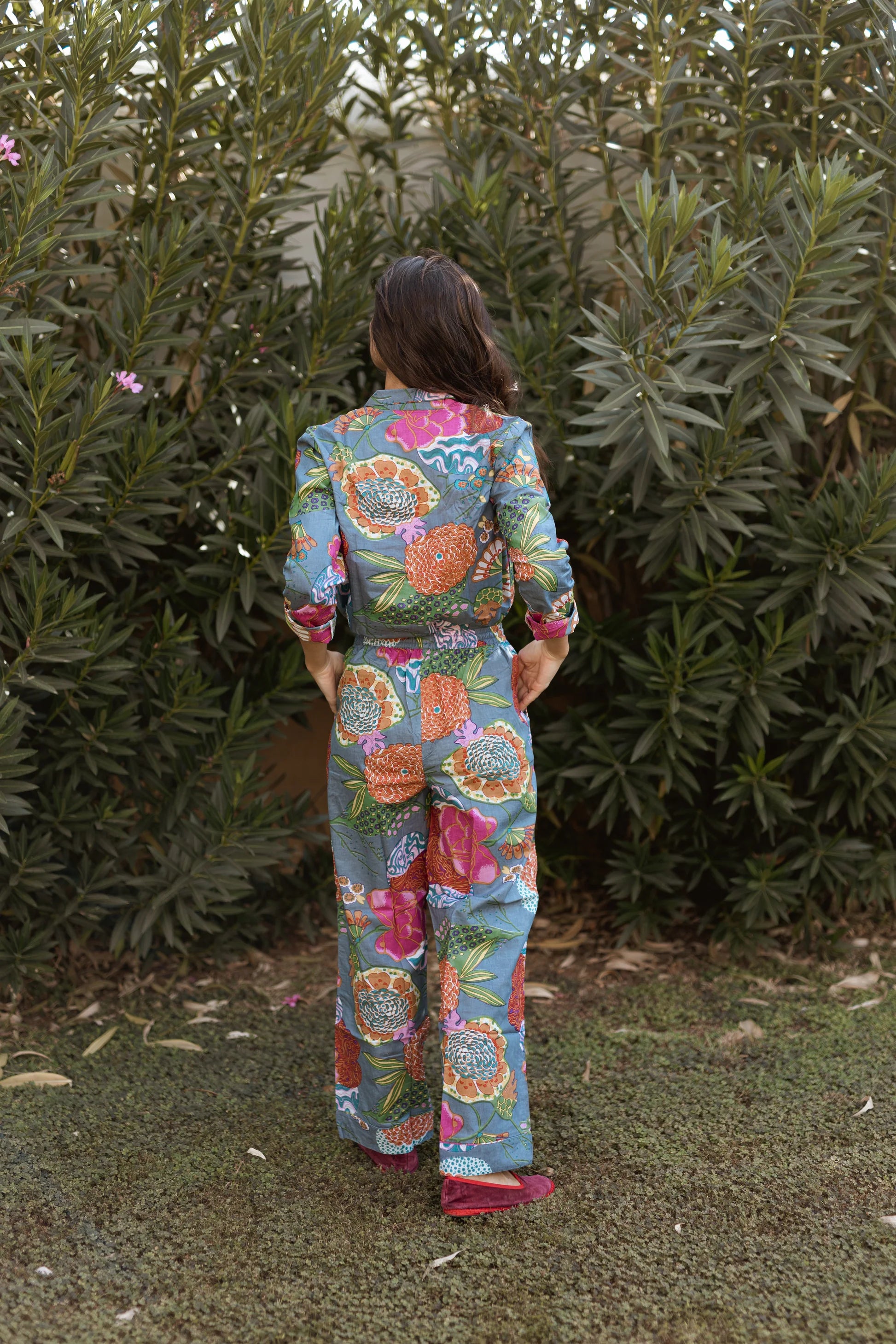 PIJAMA LARGO GRIS Y BUGANVILLA