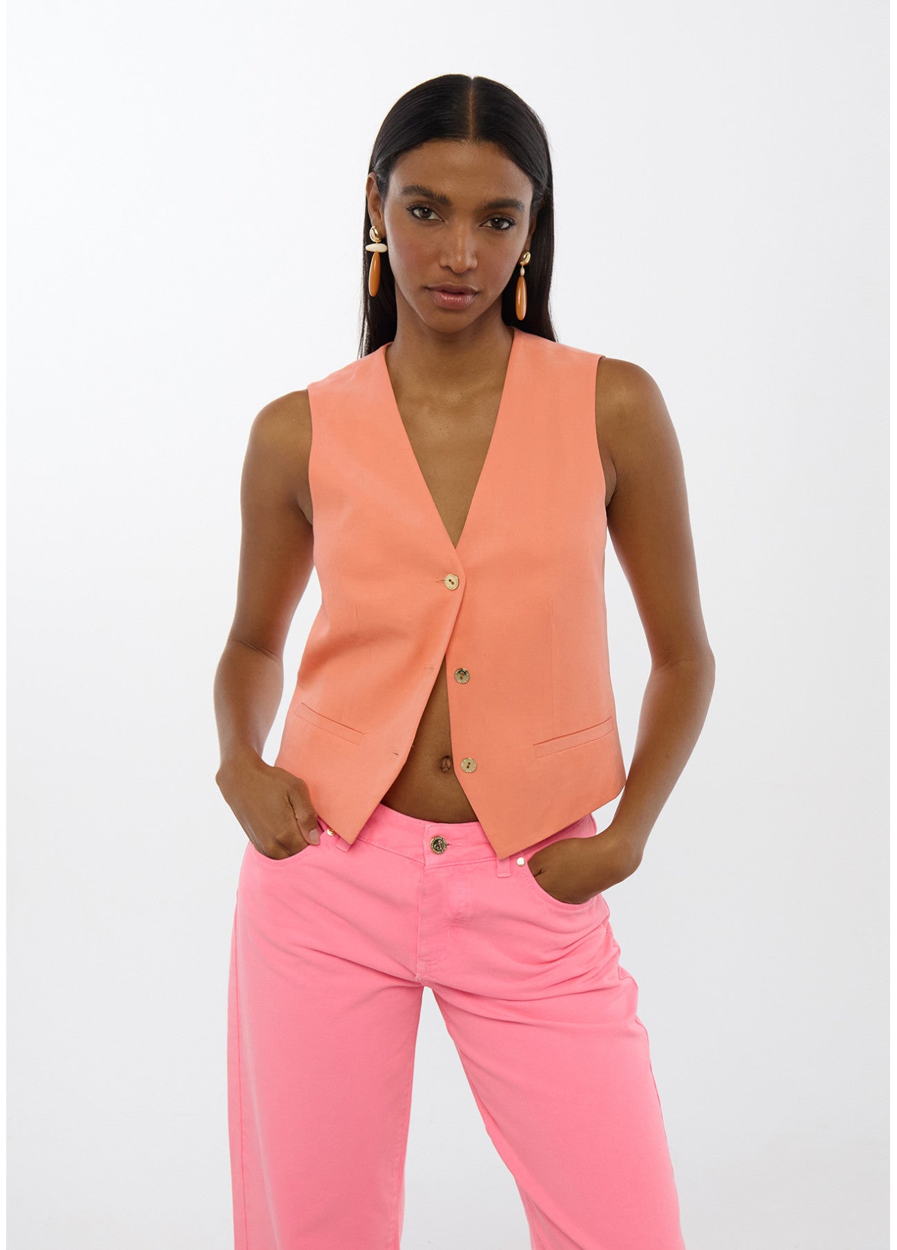 CHALECO SASTRERO ENTALLADO CORAL