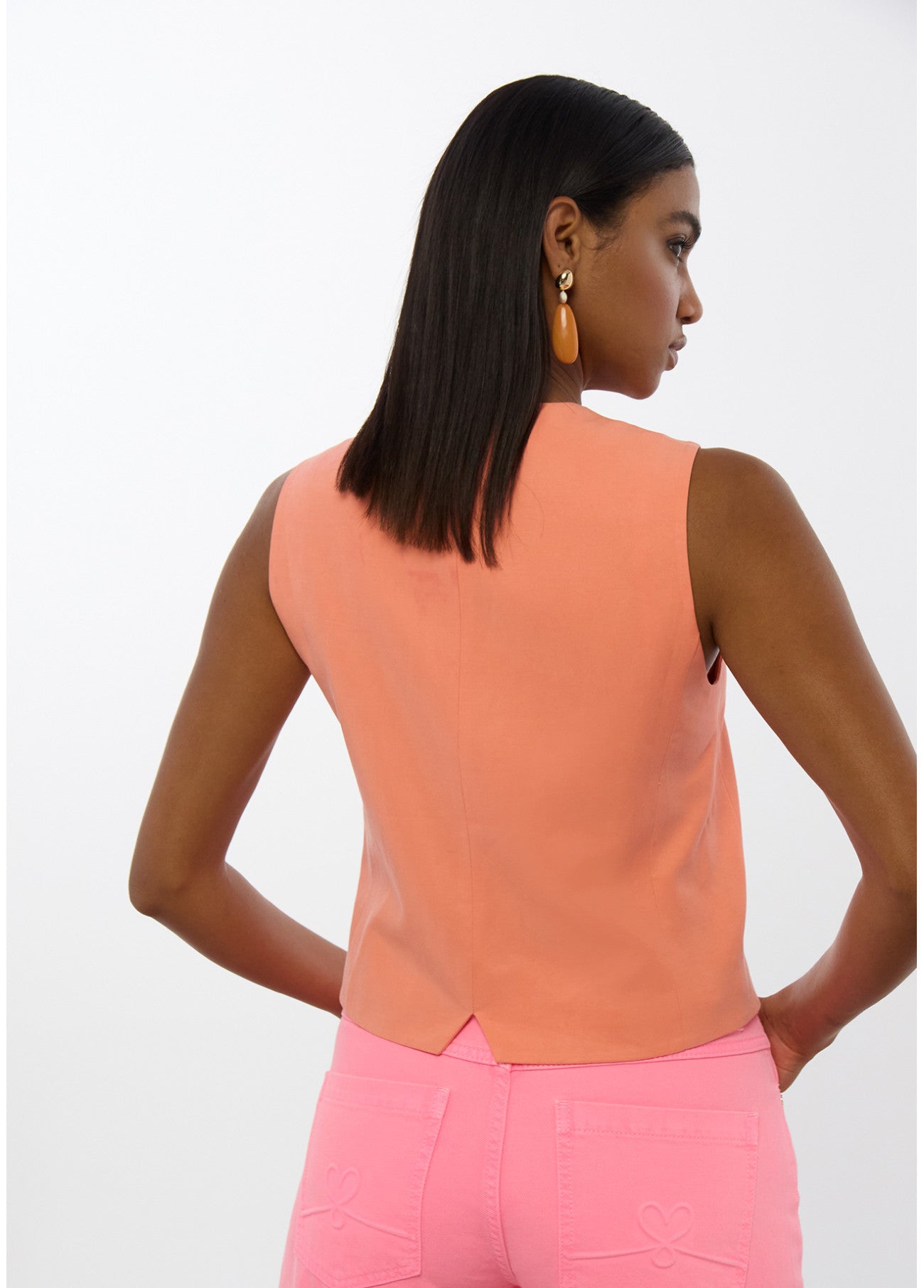 CHALECO SASTRERO ENTALLADO CORAL