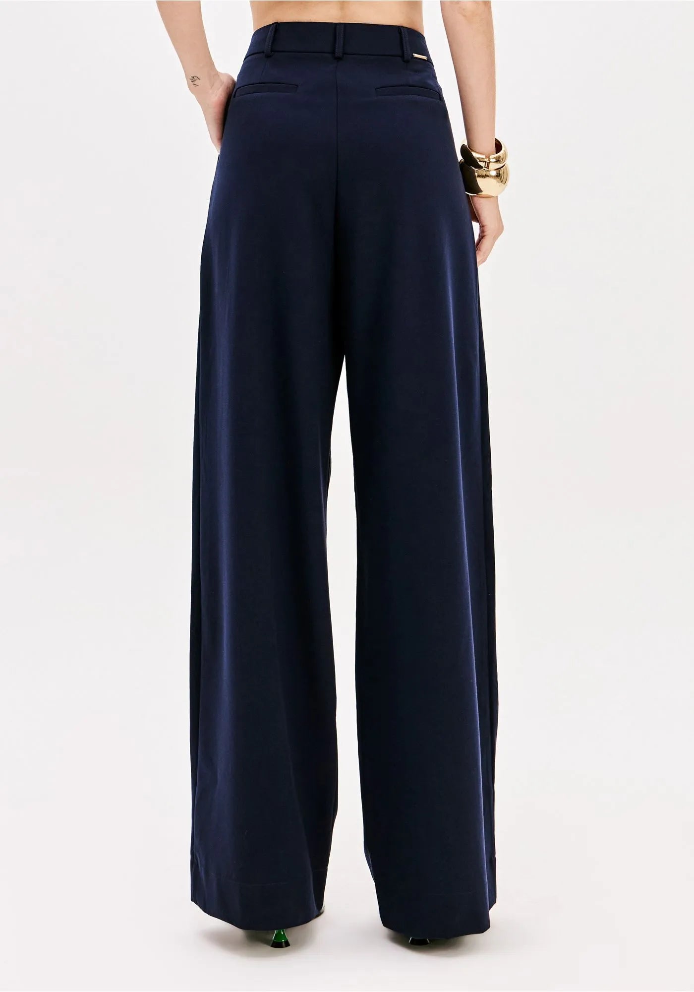 PANTALÓN RECTO DE CINTURA ALTA CON BOLSILLOS