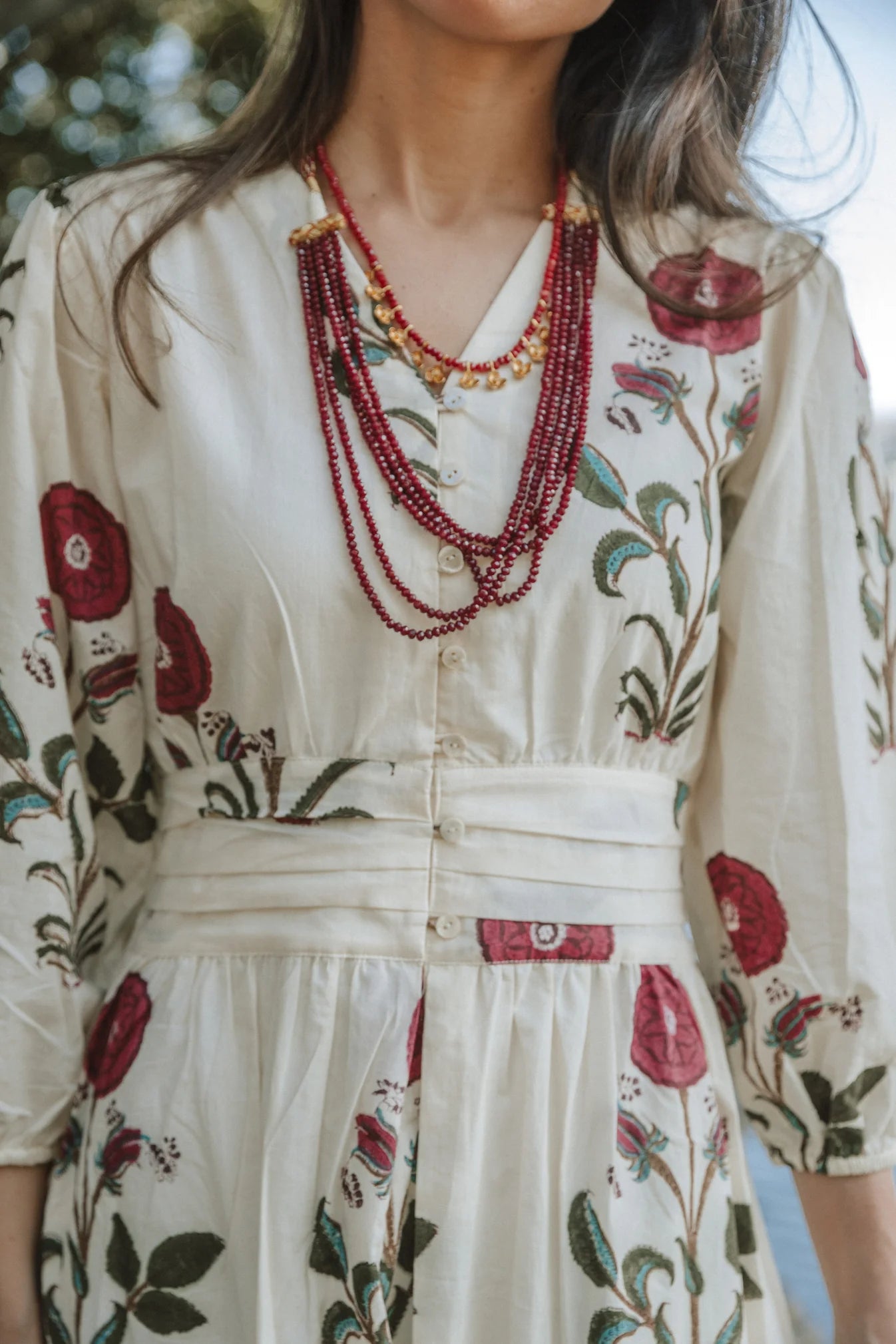VESTIDO MARFIL FLORES BURDEOS