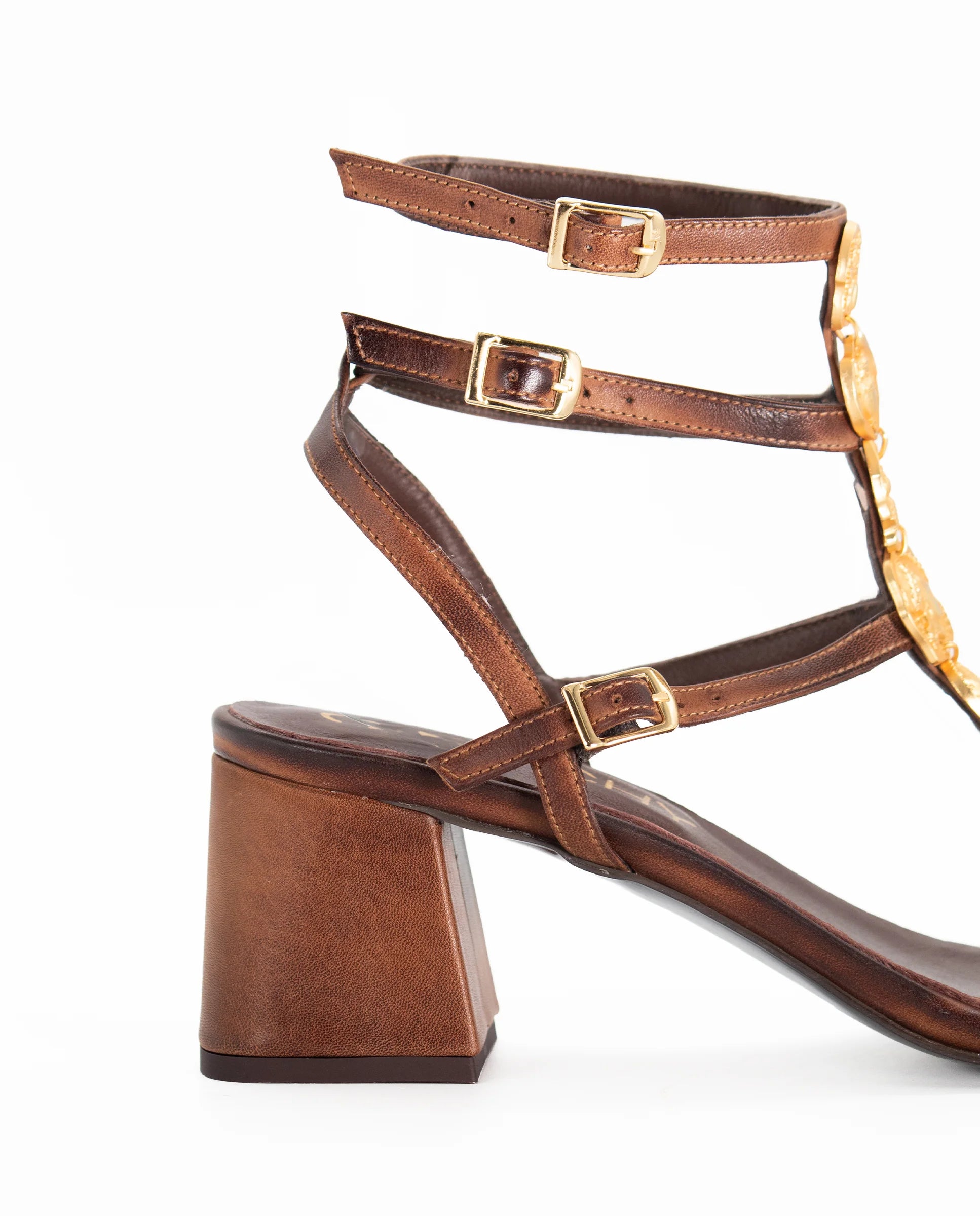 SANDALIAS PLAKA TACÓN CHOCO
