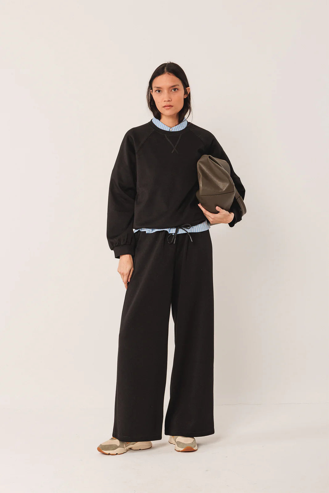 SUDADERA CINTURA AJUSTABLE NEGRA