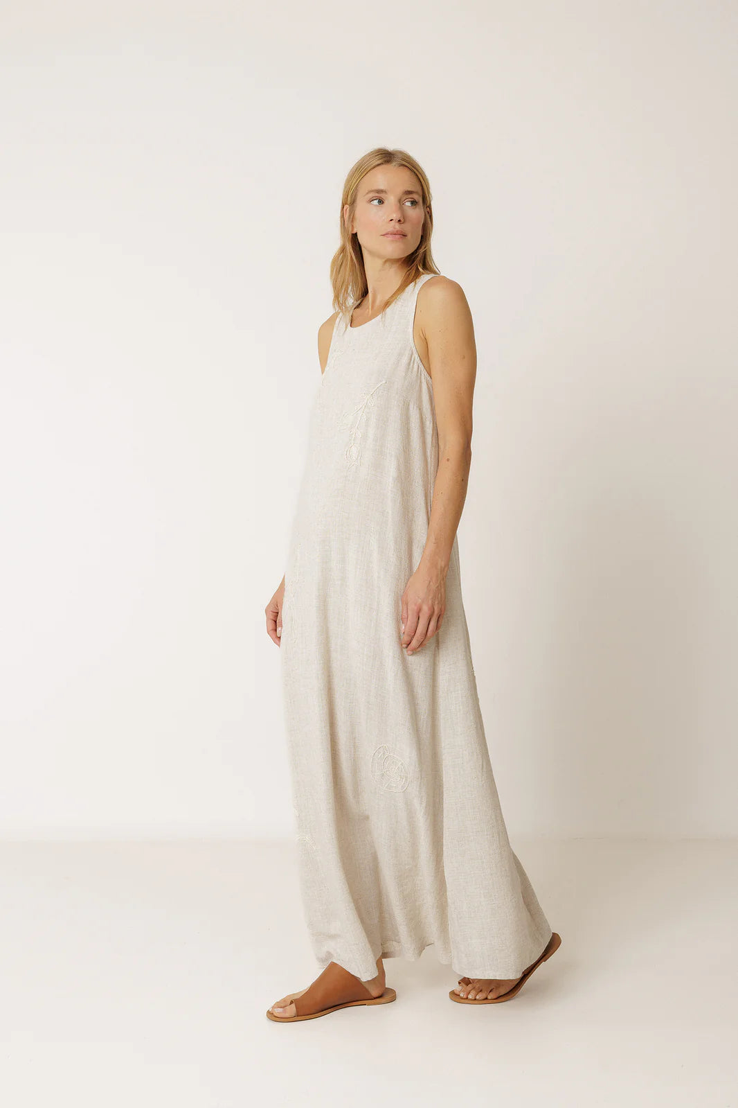 VESTIDO BORDADO NATURALEZA LINO