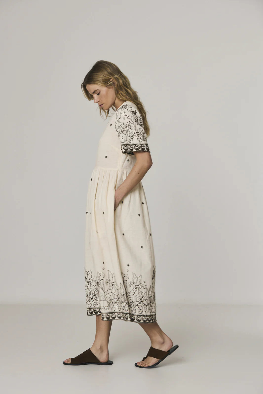 VESTIDO BORDADO CRUDO