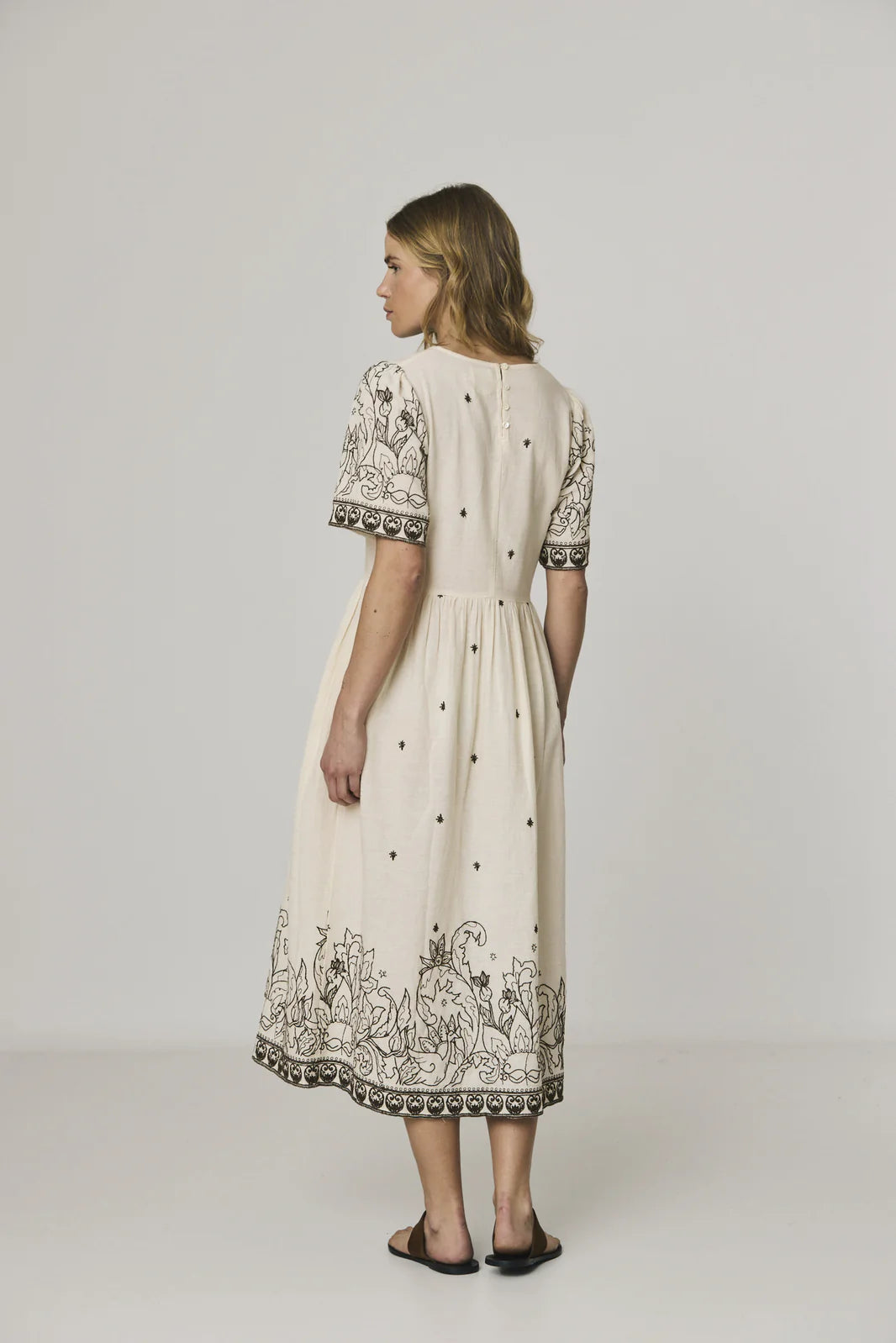 VESTIDO BORDADO CRUDO