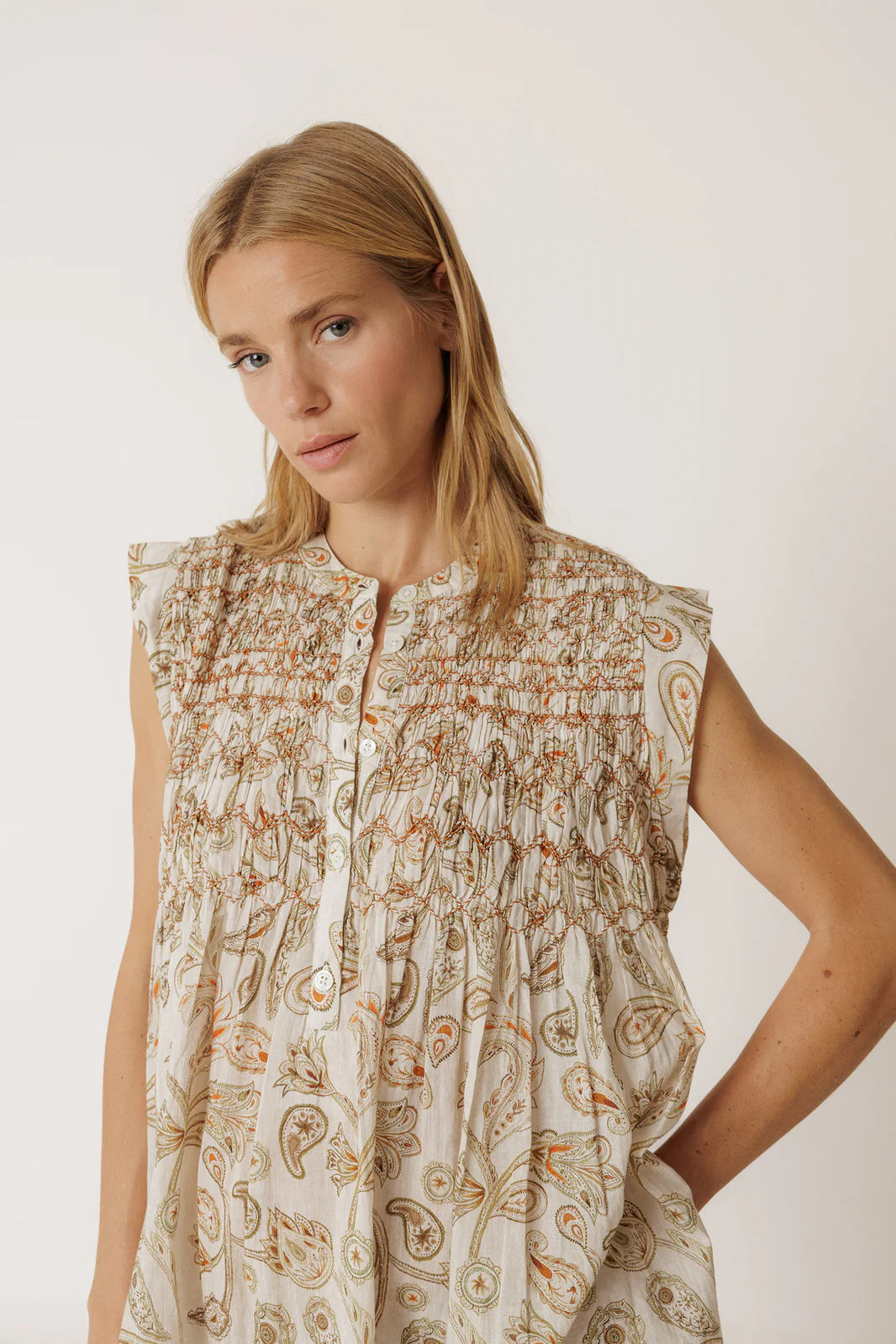 VESTIDO CORTO SMOCK KHAKI